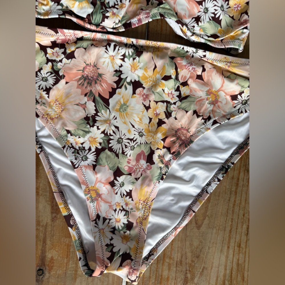 Shade & Shore Women's Size 34C Ruffle Strap Bikini Top Size L High Wasted Bottom - Picture 2 of 11